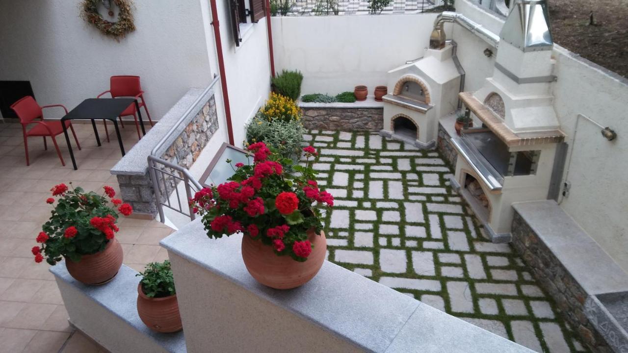 Dianthos Guesthouse Kiriákion Eksteriør billede